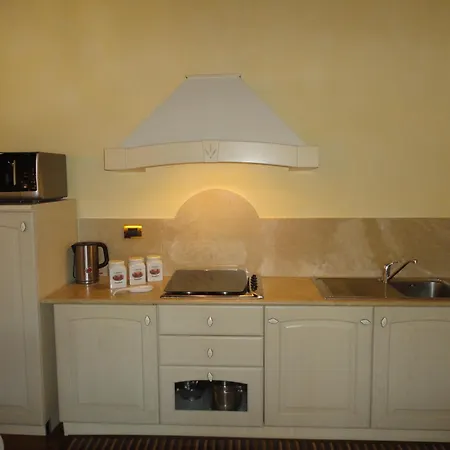 卡斯特罗伊扎里尼托迪度假村酒店 托迪