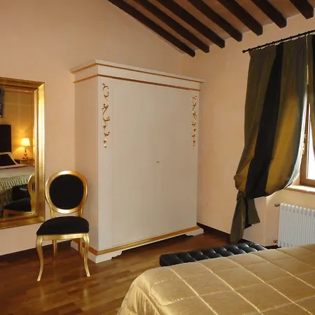 卡斯特罗伊扎里尼托迪度假村酒店 *