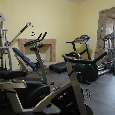 卡斯特罗伊扎里尼托迪度假村酒店 托迪