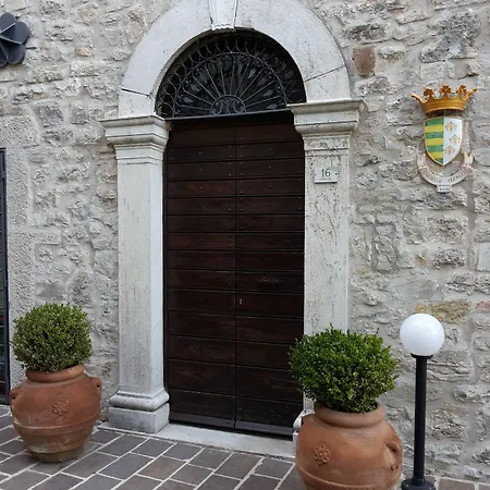 Castello Izzalini Casa rural