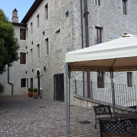 Castello Izzalini * Todi