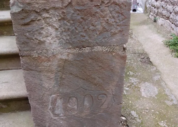 Castello Izzalini Country house *