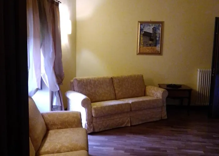 Castello Izzalini * Todi